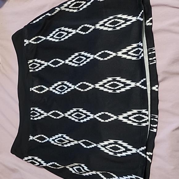 Black and White Patterned golf ⛳️ skirt by Segments Luxe in Medium. Skort. - Picture 1 of 6
